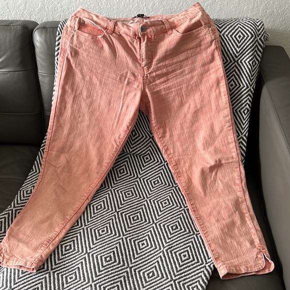 Soft pink jeans. Super comfy, stretch and casual. - Picture 6 of 7